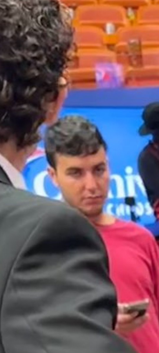 Aj_Slaps_'s tweet photo. @RubiRose Look how this dude looking at her 😭 https://t.co/aYd4lMGJWx