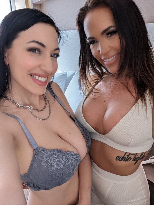 Come join us in 20 min 💋 @itsfrankiek @nakednews @TemptedFans https://t.co/dnjLvWDkJE<a class="tags" target="_blank" title="On Twitter" href="/?out=eyJ0eXAiOiJKV1QiLCJhbGciOiJIUzUxMiJ9.eyJpYXQiOjE3MjE0Mzk0MDIsImlzcyI6InR3cG9ybnN0YXJzLmNvbSIsIm5iZiI6MTcyMTQzOTQwMiwiZXhwIjoxNzUyOTc1NDAyLCJyZWRpcmVjdF91cmwiOiJodHRwczovL3R3aXR0ZXIuY29tL2l0c2ZyYW5raWVrIn0.7ycbYXHMdJrRYFubsxKyJ-Yismc8WPeuo5eJPyFakEt-QQpHL6u1KKf9v0a2GZvHKRT2P4SRgQsgR1I9-e1b3A">@itsfrankiek</a><a class="tags" target="_blank" title="On Twitter" href="/?out=eyJ0eXAiOiJKV1QiLCJhbGciOiJIUzUxMiJ9.eyJpYXQiOjE3MjE0Mzk0MDIsImlzcyI6InR3cG9ybnN0YXJzLmNvbSIsIm5iZiI6MTcyMTQzOTQwMiwiZXhwIjoxNzUyOTc1NDAyLCJyZWRpcmVjdF91cmwiOiJodHRwczovL3R3aXR0ZXIuY29tL25ha2VkbmV3cyJ9.EgJuUc4Bs5kq1FQaI_pi3QCVi2CMnV9oG1O7RxOF8e_rhUVlluhGdft5LgwoKXN8lFvEo_Fqep4KUANoClIpoA">@nakednews</a><a class="tags" target="_blank" title="On Twitter" href="/?out=eyJ0eXAiOiJKV1QiLCJhbGciOiJIUzUxMiJ9.eyJpYXQiOjE3MjE0Mzk0MDIsImlzcyI6InR3cG9ybnN0YXJzLmNvbSIsIm5iZiI6MTcyMTQzOTQwMiwiZXhwIjoxNzUyOTc1NDAyLCJyZWRpcmVjdF91cmwiOiJodHRwczovL3R3aXR0ZXIuY29tL1RlbXB0ZWRGYW5zIn0.ZoZDFcYMY2tbxHjMSk0W4bMwARWno9UbikiXqF8tS0aCYvH60BptNfiRQp1t2k_59masyjz23zxhfUFmA6Evbw">@TemptedFans</a>