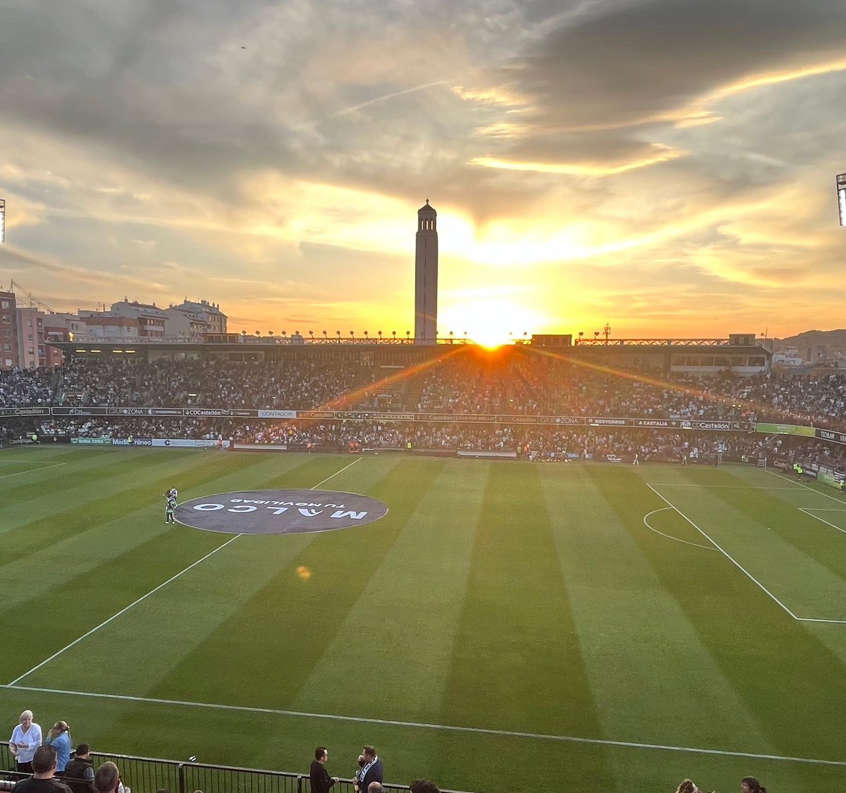 Castaliatardece's tweet photo. 23/24-> C.D. Castellón 2-3 Córdoba C. F.

#castalia #football #futbol #sunset #puestasol #postadesol #stadium #estadi #estadio #castellodelaplana https://t.co/v3sj0iC03K