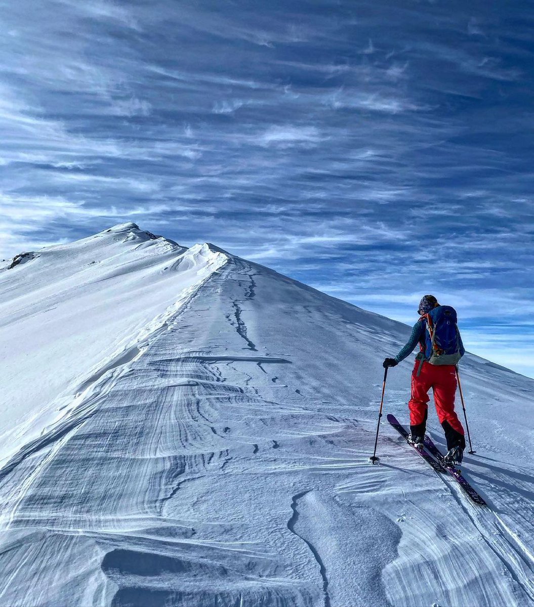 Perfect relax in the Slovak mountains🏔️🎿❄️👍. This can also be your winter experience from Slovakia 🇸🇰. If you are interested, let us know 👉 adventoura.eu RT #slovakia #hightatras #skiing #mountains 📸 by @korienokguide