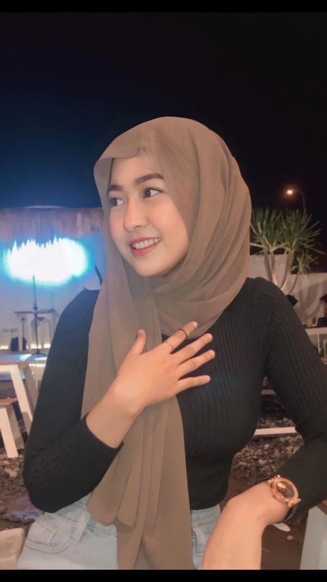 Waktunya sahur 

#bantinganmamamuda #selebgram #pargoytiktok #seleb #gadismontok #pahamulus #hijabnakal #jilbabnakal #cewekmulus #tiktokambonhitss #tiktokhot #fypchallenge #mantul #viral #tweeterhot