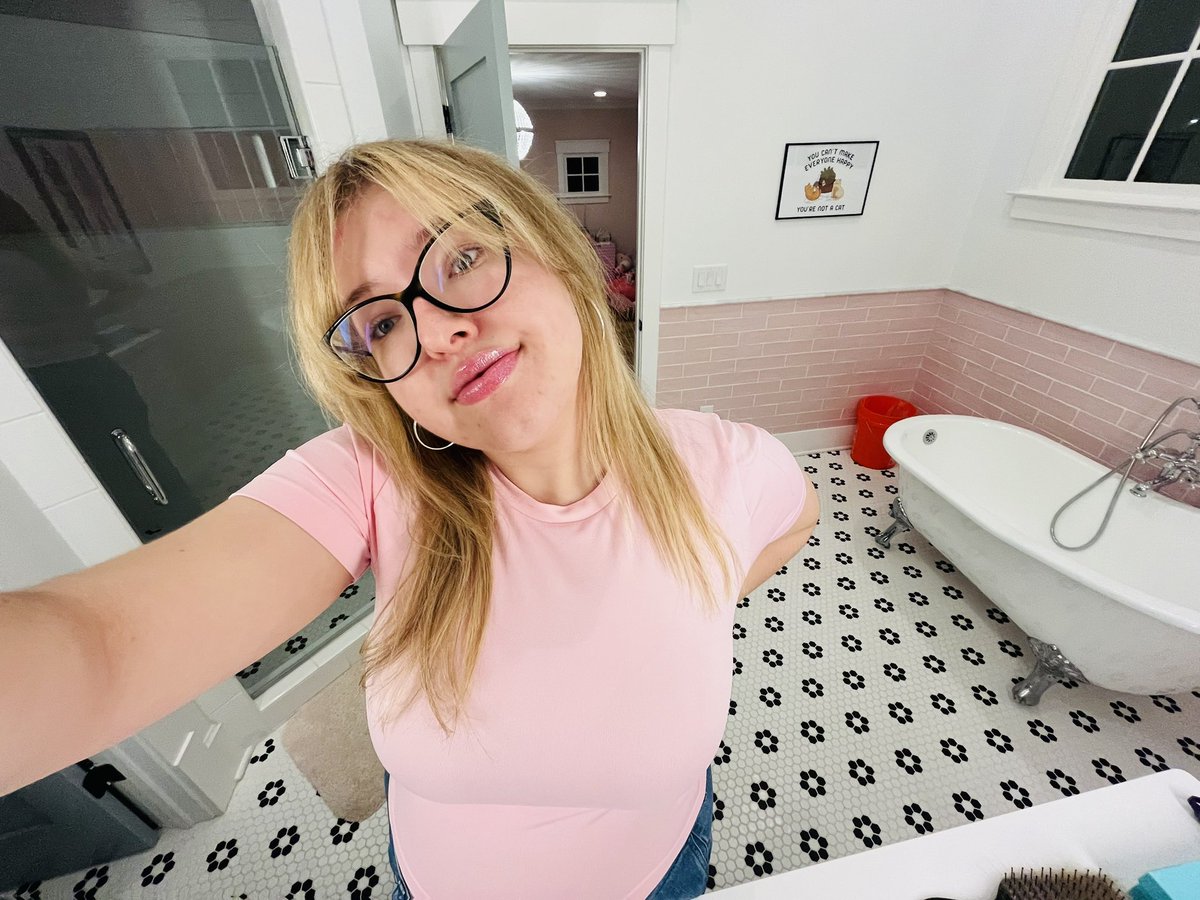 hi ily <a href="/SamGolbach/">Sam</a> #samsaturday