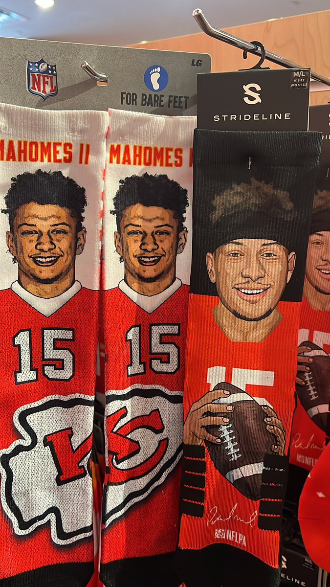 Richard_2015's tweet photo. @PatrickMahomes wooooof strideline needs a talking to https://t.co/ptz6OT8VYN