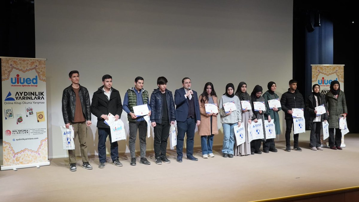 Aydınlık Yarınlara Kitap Okuma Yarışması (@a_yarinlara) on Twitter photo Kitap okuma yarışması ödül törenini Gaziantep'te icra ettik. Programımıza iştirak eden Şahinbey Belediye Başkanı Sn. <a href="/mtahmazoglu/">Mehmet Tahmazoğlu 🇹🇷</a>'na, Gaziantep Millet Vekili <a href="/mesutbozatli/">Av.Mesut Bozatlı 🇹🇷</a>'ya, STK temsilcilerine, velilerimize ve öğrencilerimize çok teşekkür ederiz. Kitap okuma yarışması ödül törenini Gaziantep'te icra ettik. Programımıza iştirak eden Şahinbey Belediye Başkanı Sn. <a href="/mtahmazoglu/">Mehmet Tahmazoğlu 🇹🇷</a>'na, Gaziantep Millet Vekili <a href="/mesutbozatli/">Av.Mesut Bozatlı 🇹🇷</a>'ya, STK temsilcilerine, velilerimize ve öğrencilerimize çok teşekkür ederiz.