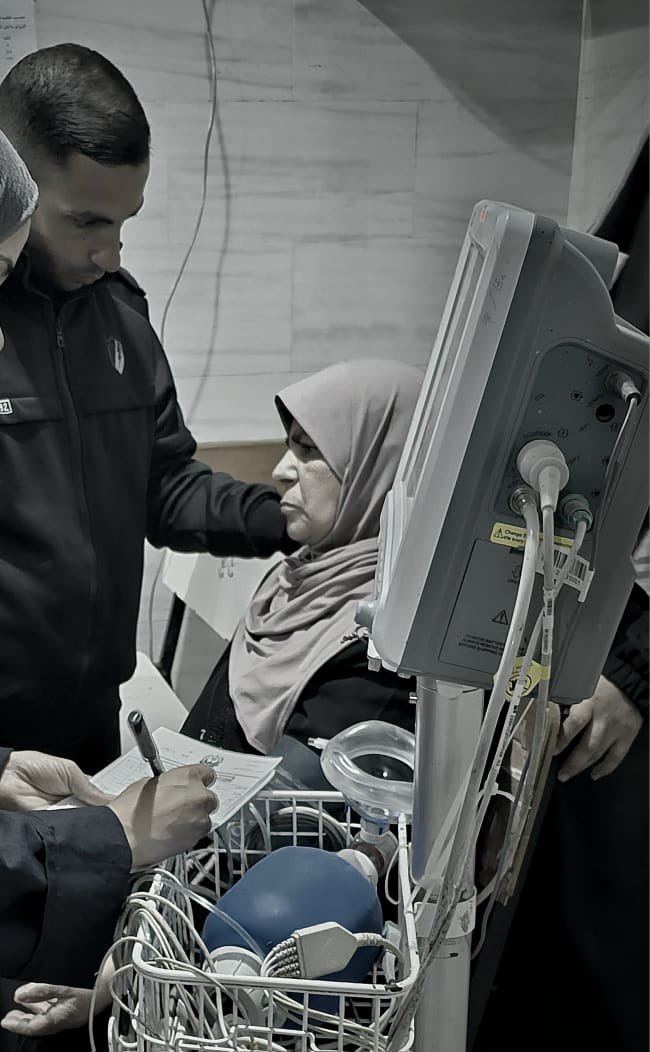 AnasAlSharif0's tweet photo. يوم بعد يوم يتضاعف الوضع الصحي للوالدة الحبيبة 
دعواتكم لها بالسلامة والشفاء العاجل في هذه الأيام المباركة https://t.co/lQADs874X9
