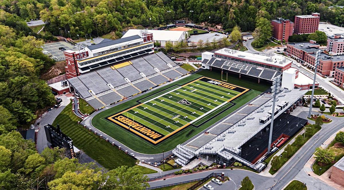 cfbcampustour tweet picture