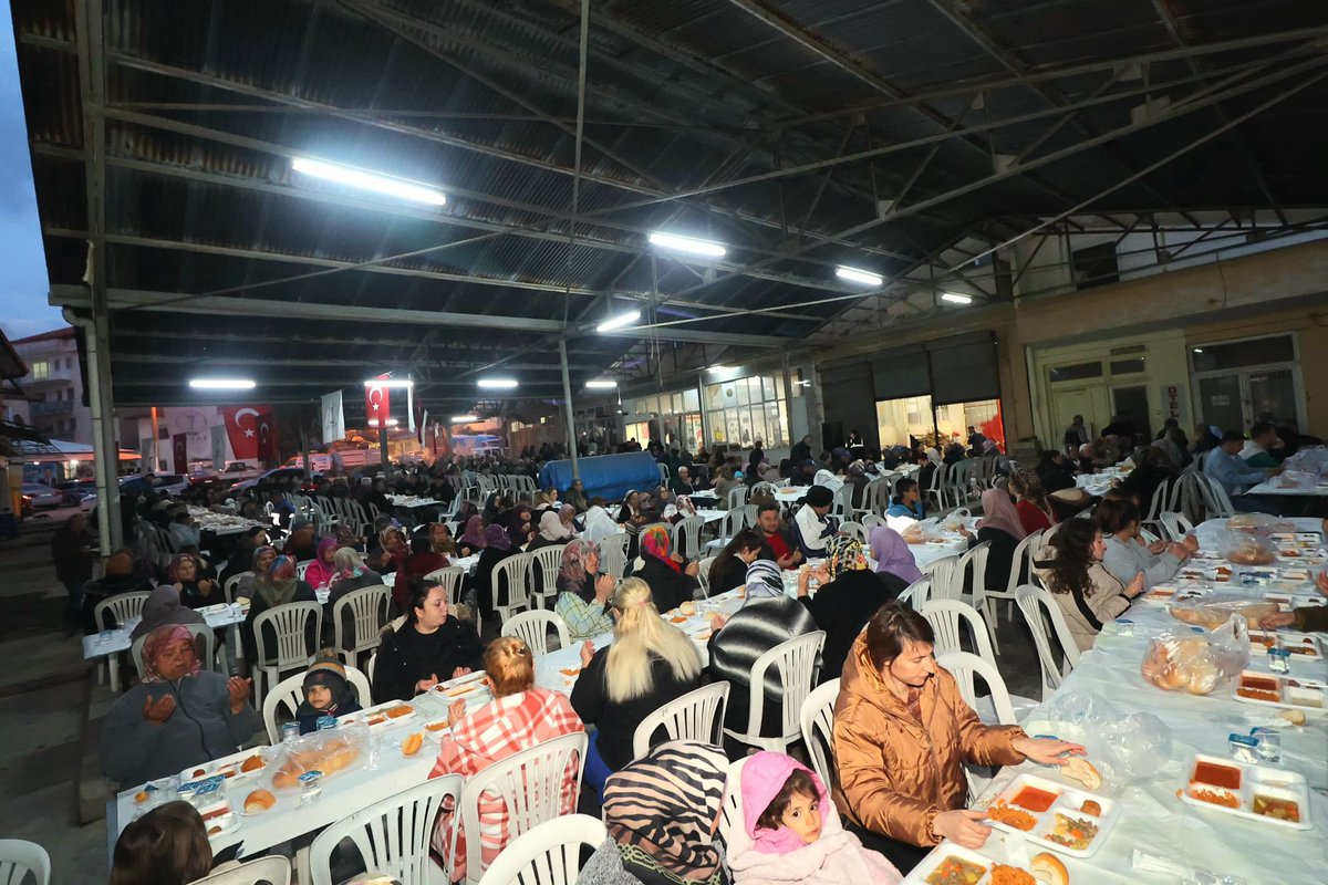ZeybekciNihat's tweet photo. 📍Tavas | Denizli

Nikfer Mahallemizde hemşehrilerimizle iftar sofrasında bir araya gelerek, Ramazan ayının bereketini hep birlikte paylaştık.

Rabb’im birliğimizi ve muhabbetimizi daim etsin inşallah✨ https://t.co/CfsQeBr5uC