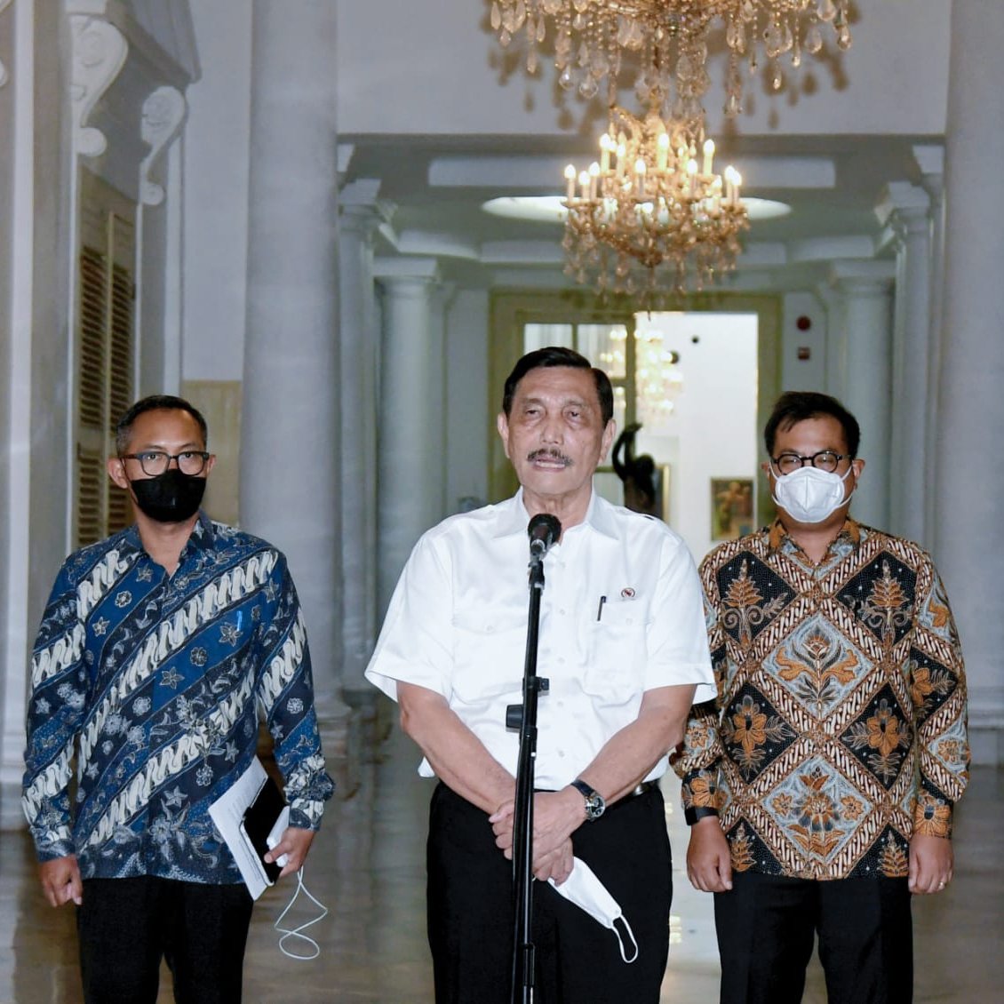 26Sarwini's tweet photo. Pk luhut  sering mengatakan kamu sudak berbuat apa untuk negara pak luhut sendiri apa yg sudah di berbuat untuk negara jadi tentara jadi pejabat 
Rakyat susah beli beras mahal meyak sayur mahal telor mahal lama2 pemerintahan ini  rakyat bukan tambah enak dikritik sedikit marah https://t.co/IvocHloH9D