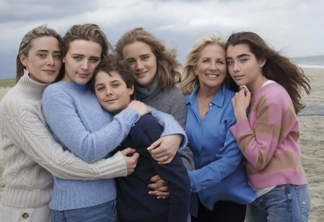 m_177's tweet photo. Family is not an important thing, it's everything https://t.co/VvDYHBHdba