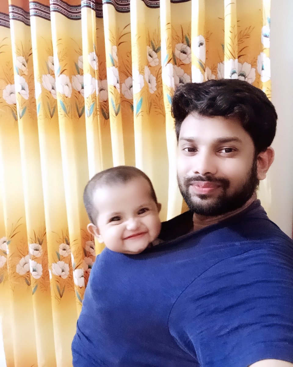 Rabiul_402's tweet photo. এক টি-শার্টে বাবা মেয়ে ♥️♥️♥️ https://t.co/LYSS7oJMEN