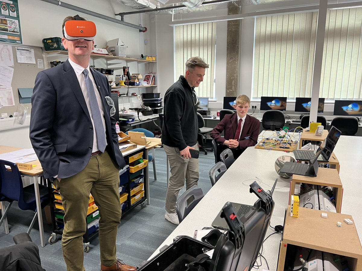 FATech_Ed's tweet photo. Top of the class for our visiting SNP MP for Angus @DaveDooganSNP who impressed our senior pupils correctly identifying a sequential pnuematic circuit and was able to identify the components to reveal that he had been an Aircraft Engineer in the Royal Navy #FORFutures https://t.co/GChTbqzcTS