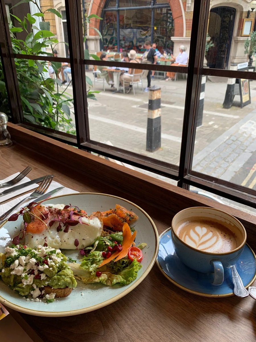 I drunk a cup of Cappuccino the Vitoria House near the British Museum on this Saturday☕️☕️