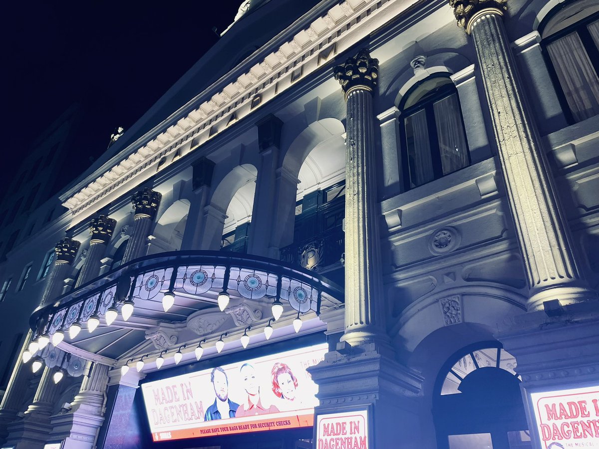WendyMFerguson's tweet image. All ready for Made In Dagenham up the Palladium. Can’t wait to watch @JosieBrightwell shine as one of the amazing Ford ladies alongside this cast of incredible talents. Can’t wait to see lots of lovely friends be brilliant and hear this fab score again #EverybodyOut
