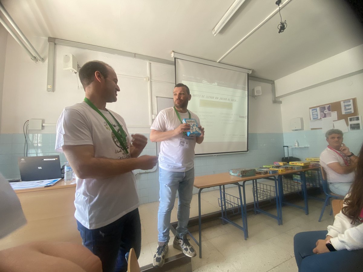 joanfelizz's tweet photo. Quiero dar las gracias a mi @CarlosPerez81 por compartir conmigo todo lo mejor que tiene. Hemos disfrutado nuestro taller en @EABEJaen muchísimo. 

Al fin del mundo con él https://t.co/LzgYnXBF2E