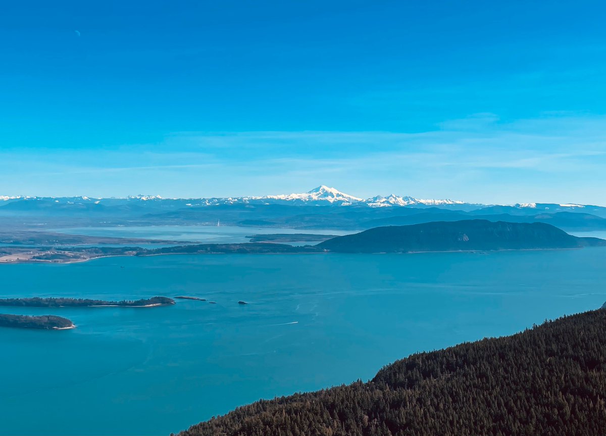 a_peterman's tweet photo. Baker & the Sisters are out! #SJIs #PNW https://t.co/MZEC2dT3Jb