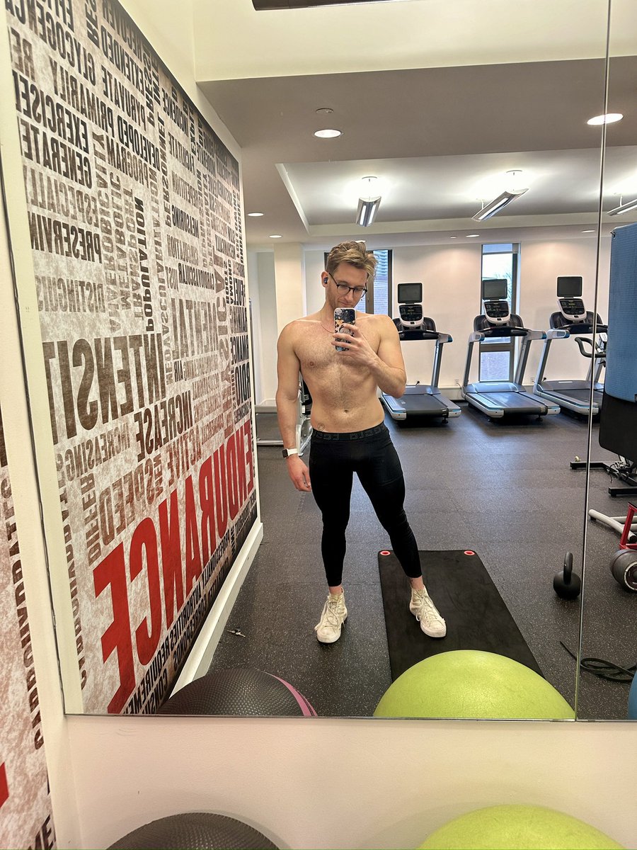 JRose316's tweet photo. Balloon day thot post 🥳🎂 https://t.co/SoguAlRpIV