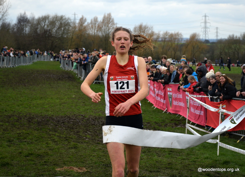 English Schools XC Senior Girls Championship race winner Innes FitzGerald Devon 14.22 celebrates @SchoolAthletics @AthleticsWeekly