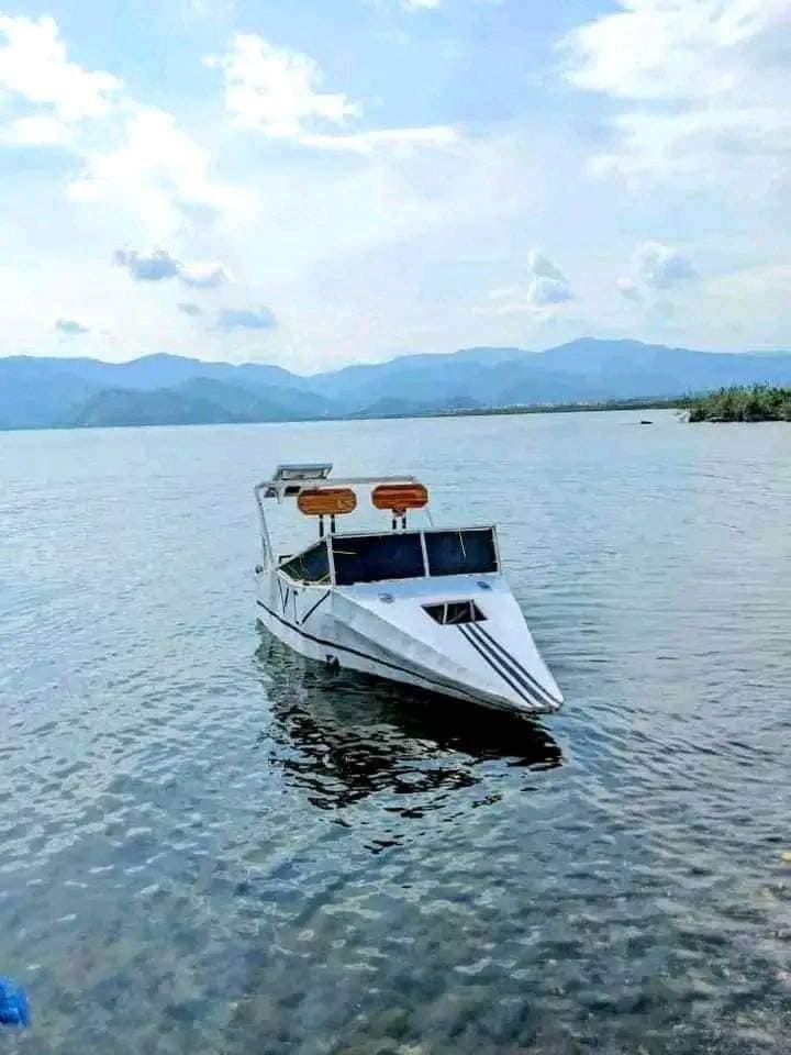 Eliakim_Art's tweet photo. #GomaRdc
Après avoir fabriqué son 1er bateau qui a connu un grd succès,victoire Chituli Daniel, un jeune diplômé en électricité vient de finir son autre projet. Un petit bateau à moteur thermique avec un système solitaire.
@leParrainRDC @AndyBemba @AlainMake20 @kakese_leon https://t.co/uHquqghVKW
