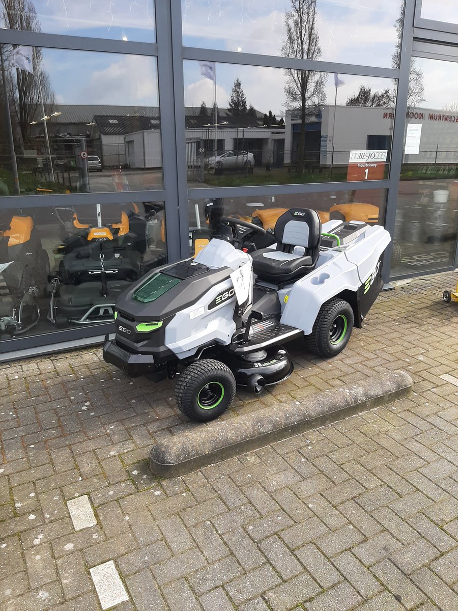 bejonoordhorn's tweet photo. Klaar voor aflevering. Deze schitterende #EGOPowerPlus zitmaaier. Volledig elektrisch met een machting universeel uitwisselbaar accuplatform.
Wij wensen onze klant heel veel plezier met deze machine https://t.co/psJA4BCiDZ