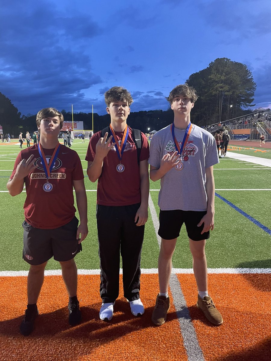 RylanCiul's tweet image. Big PR of 135 feet in discus yesterday at Big Orange Relays with a second place overall and a second place in the throwers 4x100 with @MMcClellanQB12 @thomaslandeck24 @larryblumen1