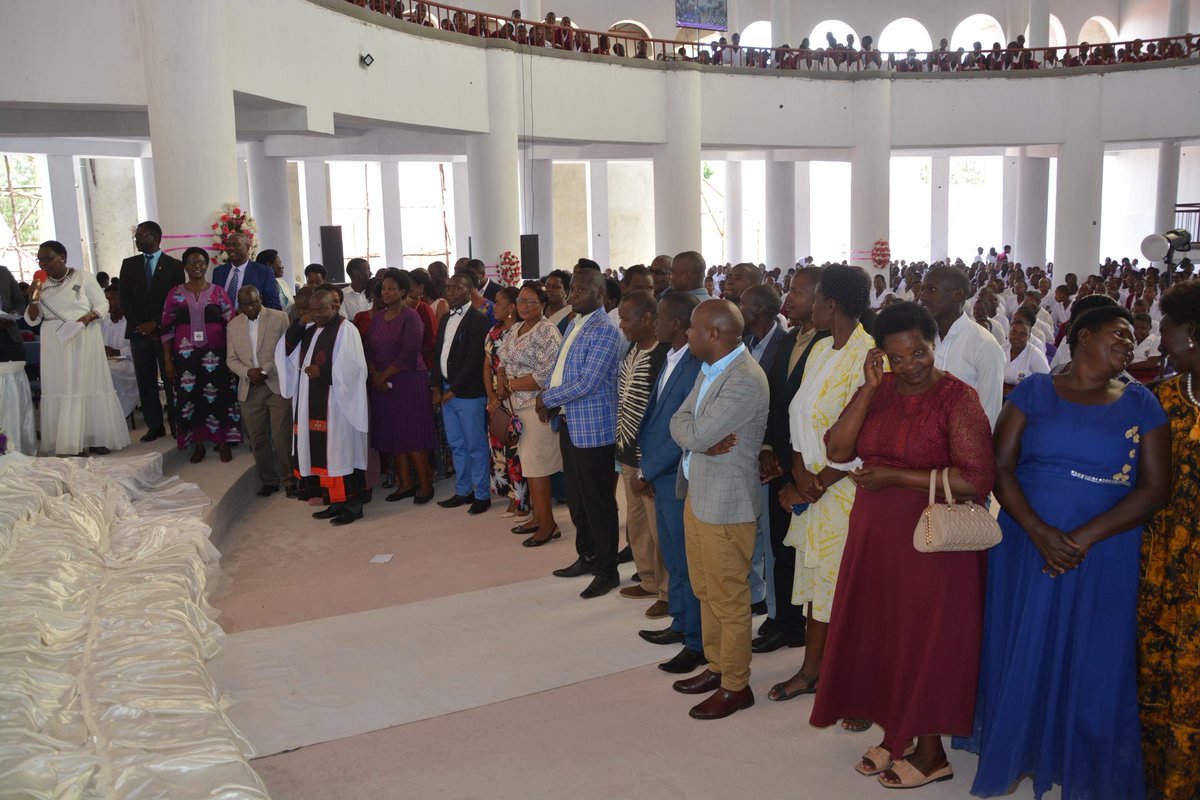 Today Bweranyangi G.S.S held a thanksgiving service for last year's academic performance.The service was led by Bishop Johnson Twinomujuni, who in his sermon, heartly thanked God for Bweranyangi Girls'school,that is second to none,maintaining the record as one of the best sch.