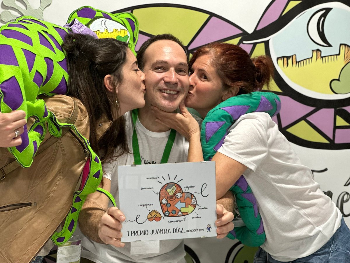 AntonioTornero2's tweet photo. En nombre de mi querido @ceipsantotomas no puedo estar más agradecido por este reconocimiento en homenaje a Juanma. Nos da muuucha fuerza para seguir luchando como lo hizo él. Gracias @EABEJaen !! https://t.co/V1zBdw94f2
