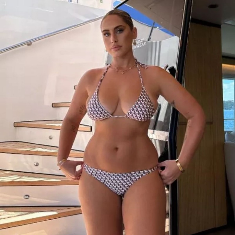 dlimichbebe's tweet photo. Curvy model flaunts bod in ‘X-rated’ lingerie collection and thrills fans