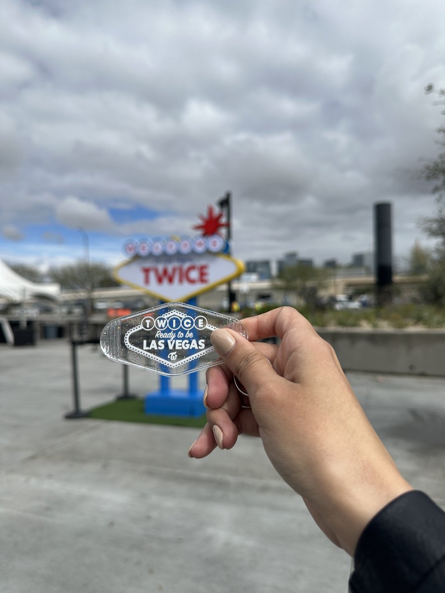 aleds_12's tweet photo. Tonight’s Freebies for Twice 
#TWICE_5TH_WORLD_TOUR #TWICEINLASVEGAS #TWICE https://t.co/4PkLLzxrGF