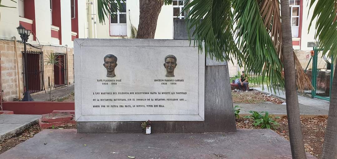 Profesores del Dpto Salud de la FCM Calixto García  realizan recorrido  por el Hospital Calixto García  aprendiendo sobre la historia detrás de sus diferentes edificaciones, monumentos y las personalidades que  influyeron en su condición actual. #CubaViveEnSuHistoria