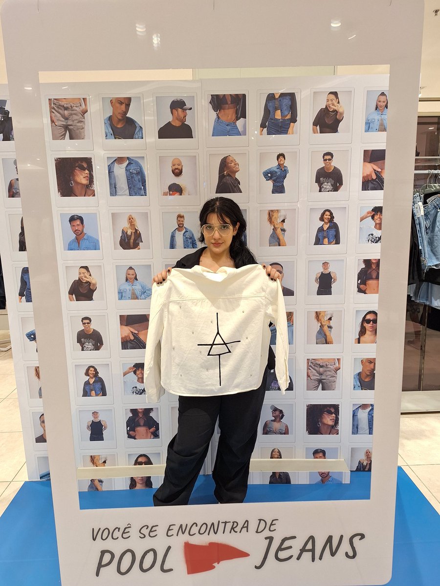 sitejaredletobr's tweet photo. 🔥 Nossa equipe veio conferir a ação promocional da @Riachuelo aqui no Shopping Ibirapuera. Apresentando a pulseira do Lolla, na compra da nova coleção, ganhe 10% de desconto + personalização grátis. Corre que só vai até 17/03 das 10h às 22h. #RiachuNoLollaBR #PoolJeans #parceria https://t.co/cVNDhjptCM