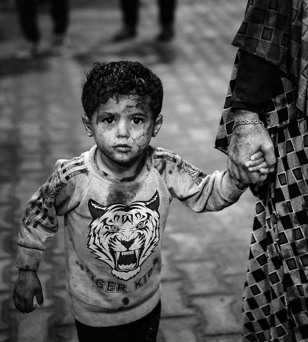 Masumların yardım çığlıklarını duymamak, onların acılarını görmezden gelmek, insanlığa yapılan bir ihanettir. Bu adaletsizliğe karşı durmalı, sesimizi yükselterek dünyaya Filistin halkının haklı mücadelesini duyurmalıyız. #HandsOffRafah