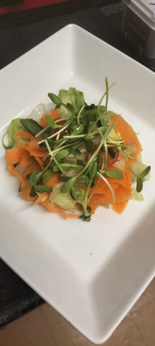 SimonsSeeds's tweet photo. MICROGREENS WEEKEND! Small salad starter using Microgreens. Sunflower (nutty flavours) and Radish. (Peppery). BOTH packed with vitamins and minerals. BOTH available with my #Microgreens growing kit. https://t.co/YpJNw8pJOv @philippa_east #LincsConnect #growingkits #microgreens https://t.co/48QkPYV4aE