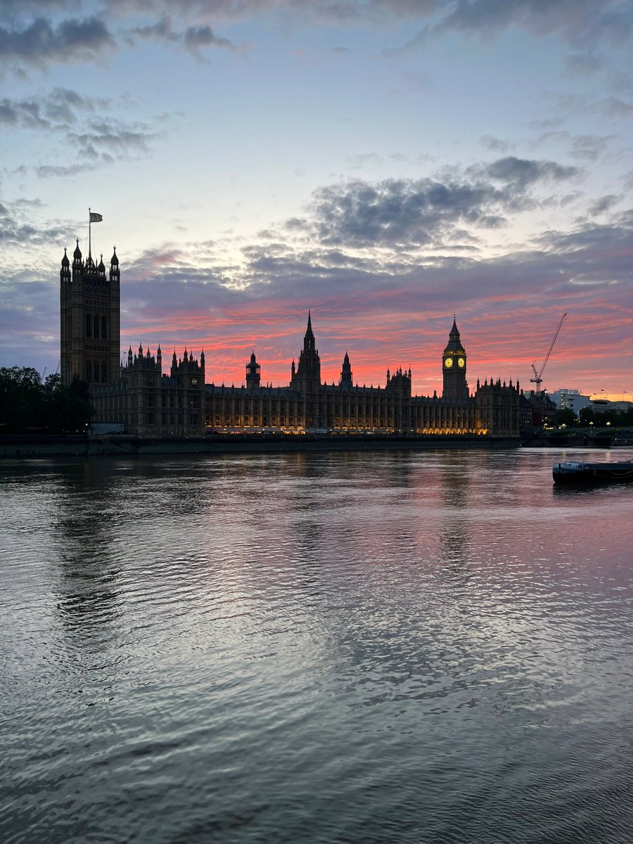 djsandbjs's tweet photo. London's evening sunset is very beautiful📷 https://t.co/BdUrCNBNGR