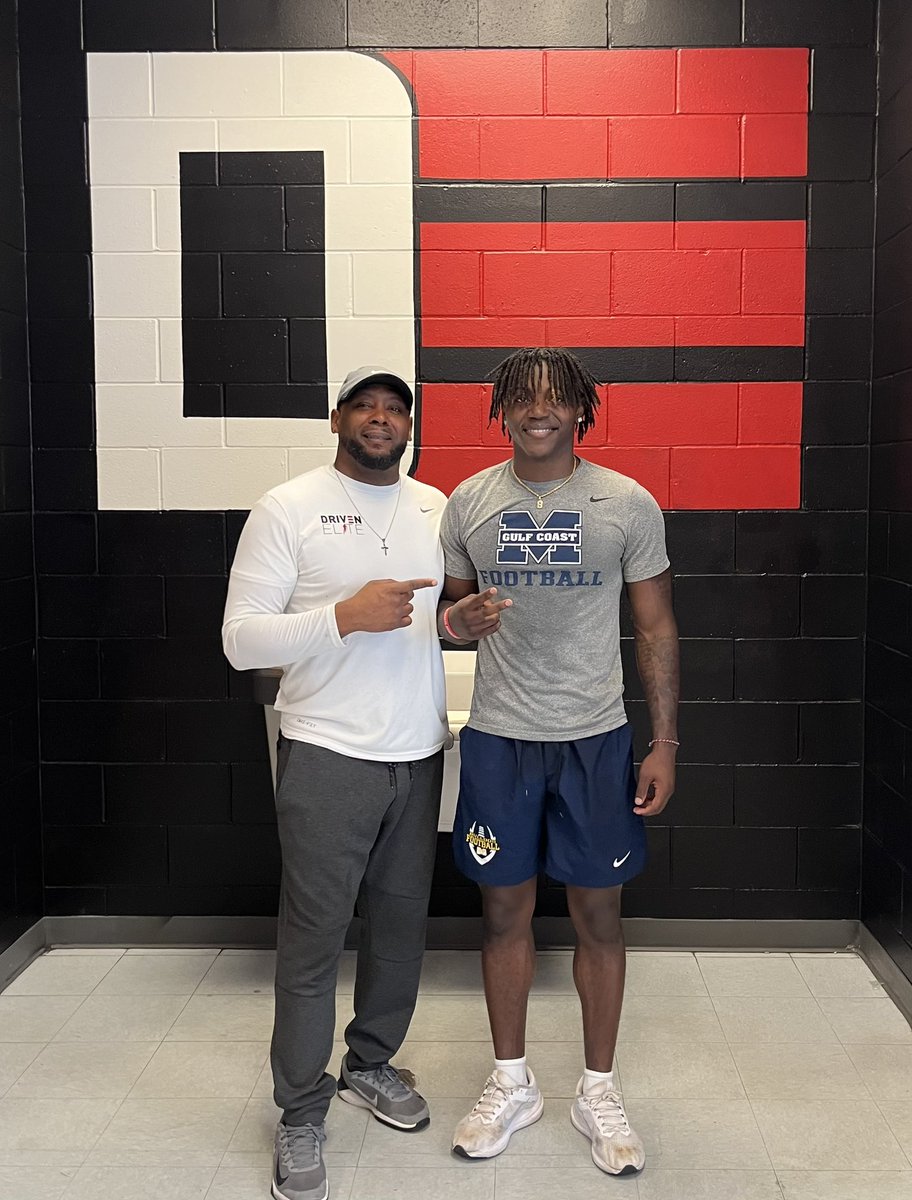 You never know who you’ll see at Driven Elite - Gulfport. Mississippi Gulf Coast DB @d1_deee in the building! You’re always welcome. @bryant_lavender @Smacm228 @Donald_Driver80 @driven_elite