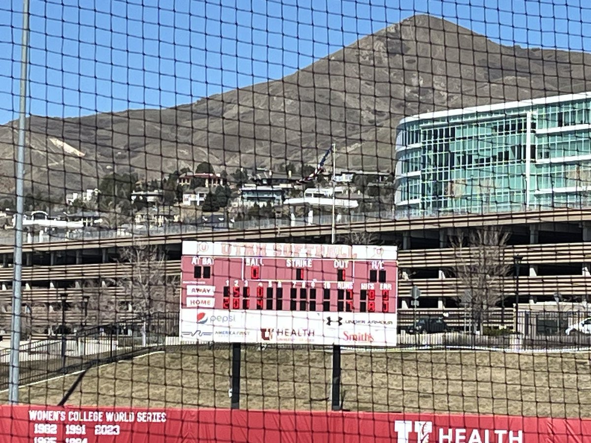Outstanding 4th inning for @Utah_Softball! Who else thinks 8 yo Huxley (sp?) should be invited back to announce #GoUtes batters for the rest of this game? @utahathletics @pac12