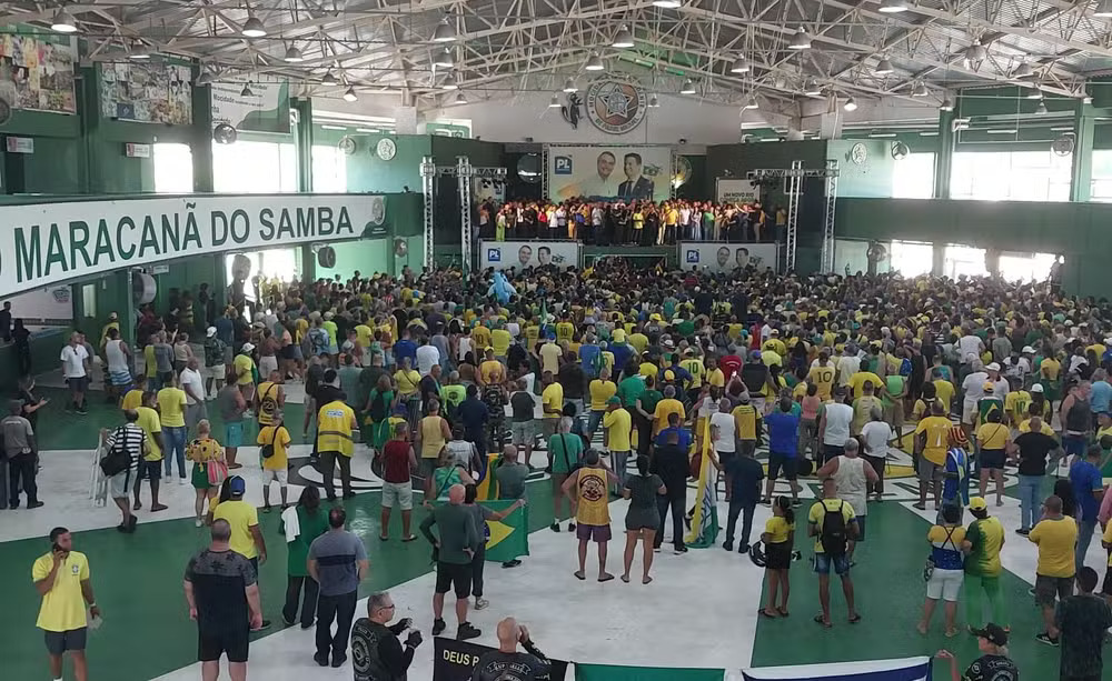 rvianna's tweet photo. Chora, não, Dudu...
Manda um cabo e um soldado na redação do Globo... https://t.co/Pbm31tPX92