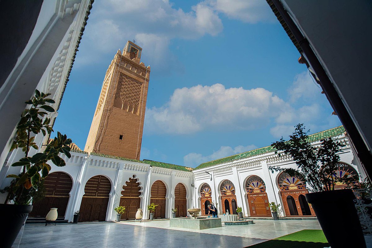 maelassal's tweet photo. La Grande mosquée de #Tlemcen construite en 1136. Elle est aux côtés de la grande mosquée d'#Alger et la grande mosquée de #Nedroma, le seul monument de la dynastie #Almoravide subsistant de nos jours. Le minaret construit par le roi #Zianide #Yaghmoracen en 1236 🇩🇿
#Algérie https://t.co/itZvZ0Qdet