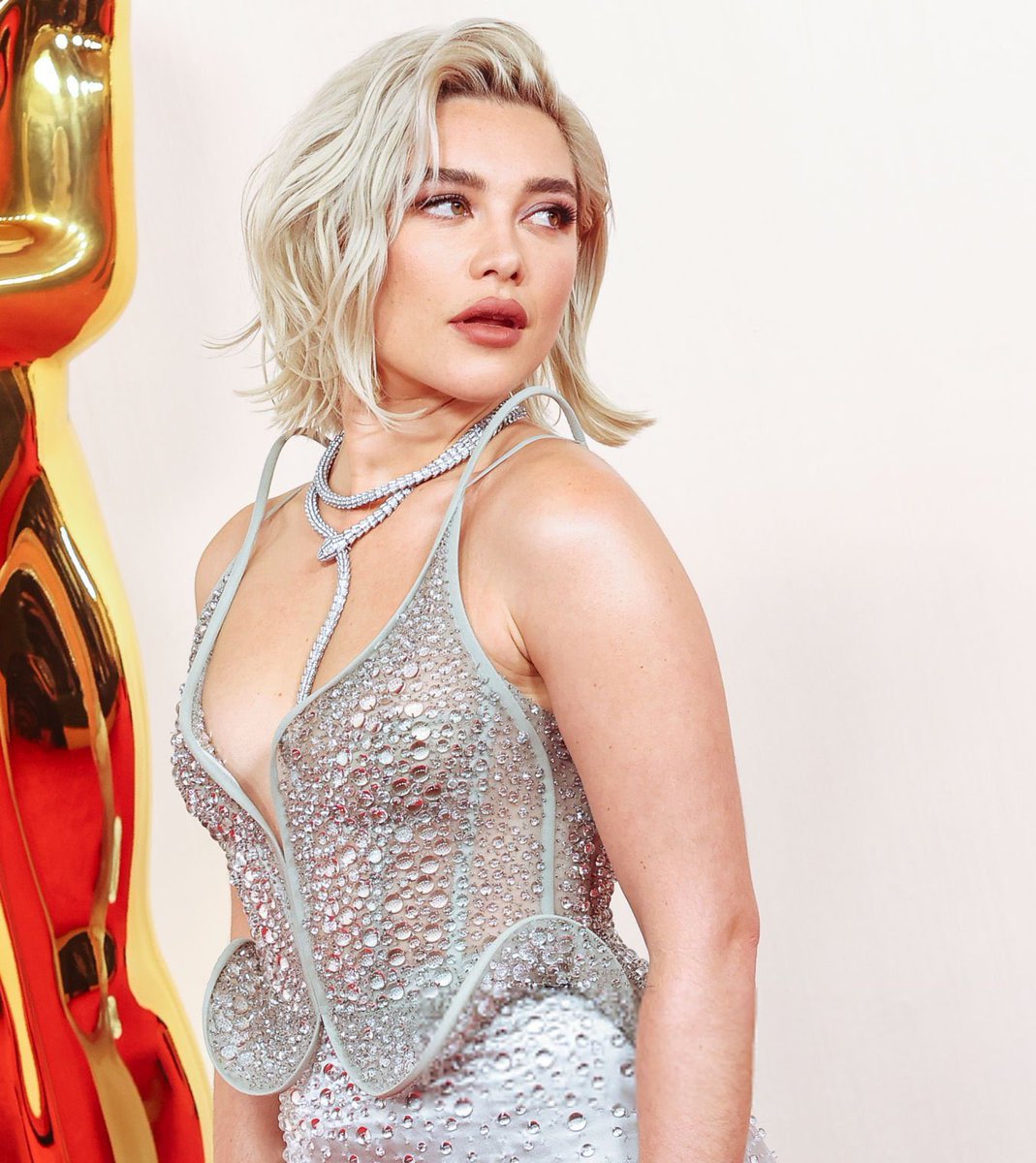 InfoMilliee's tweet image. 💬| Millie Bobby Brown quiere hacer una comedia romántica con Florence Pugh.

&quot;Porque ya estoy enamorada de ella. No tendría que actuar&quot;.