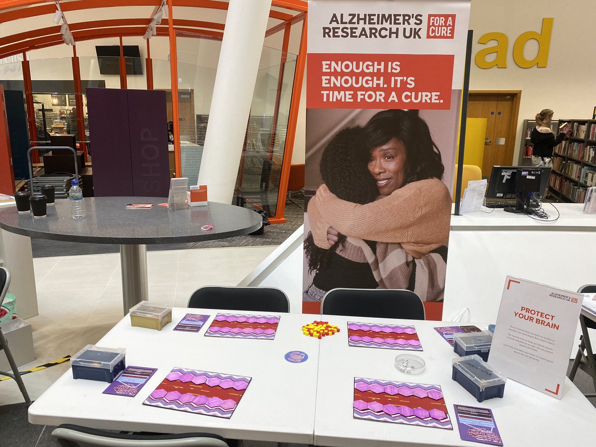 Public Engagement Day 16/3/2024 Central Library Liverpool Great team from @DNS_UOM and @BIG_research to raise public awareness of dementia in Liverpool. Thanks @AlzResearchUK for such a great chance. #Dementia #Alzheimers #PublicEngagement #BrainInflammation #RoyNgLab