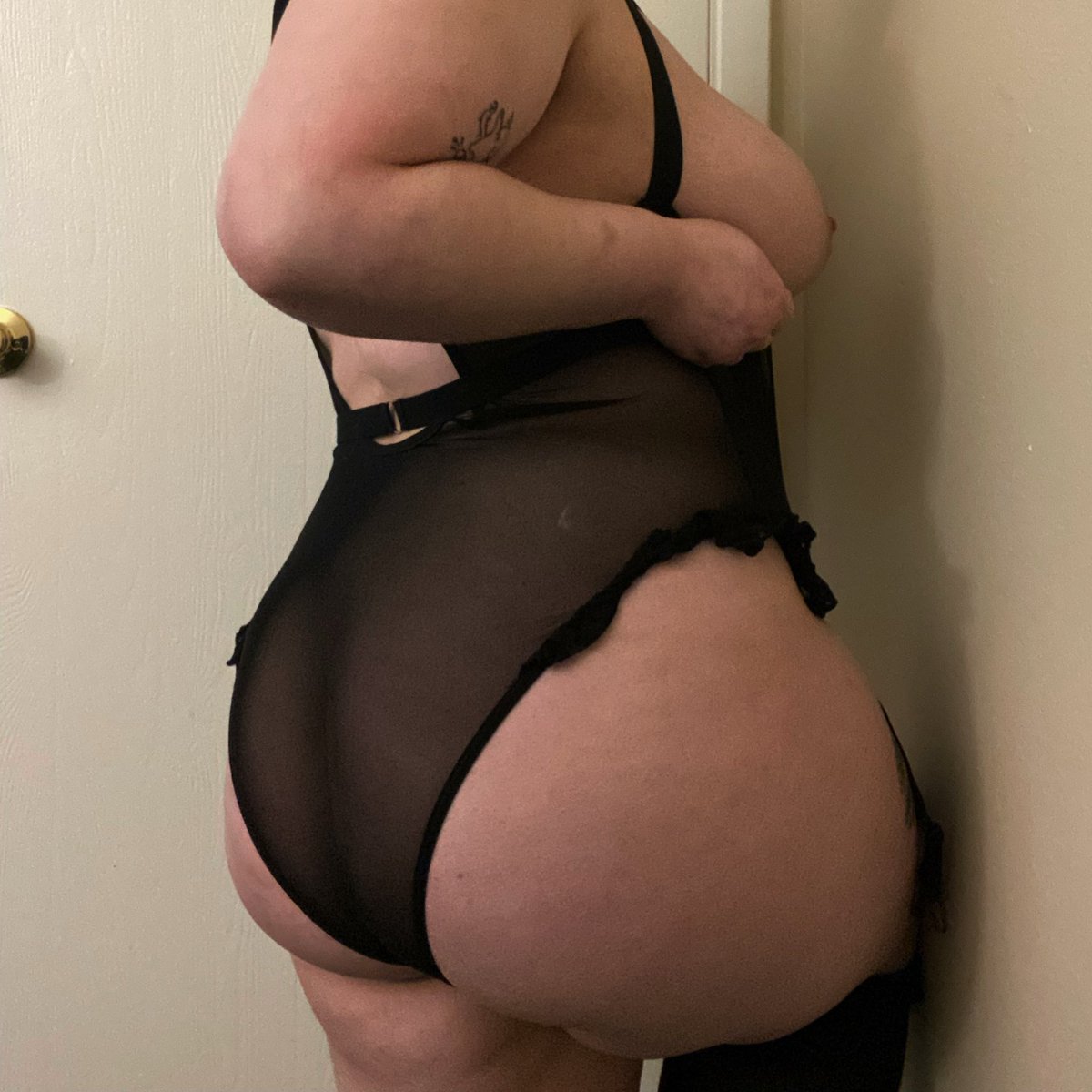 Mid_westQT's tweet photo. Whos going to let me tie them up? 🐰 

Nsfw lingerie sellingcontent nsfwtwt ropebunny onlyfansbabe kinky https://t.co/3FmB1Jelwr