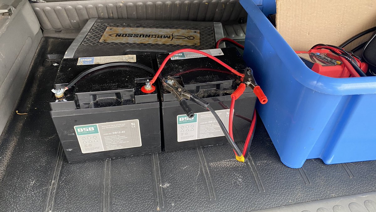 LE_F4GXS's tweet photo. Test grandeur nature dans le centre de Nantes en DATV 437MHz avec l’ADRASEC44.
2 batteries 12v 40Ah en parallèle, ça tiens parfaitement !
#HamRadio #AmateurRadio #RadioAmateur #DATV #Test #70cmBand #Nantes #Adrasec44 #LoireAtlantique https://t.co/sqCqA7v2ix