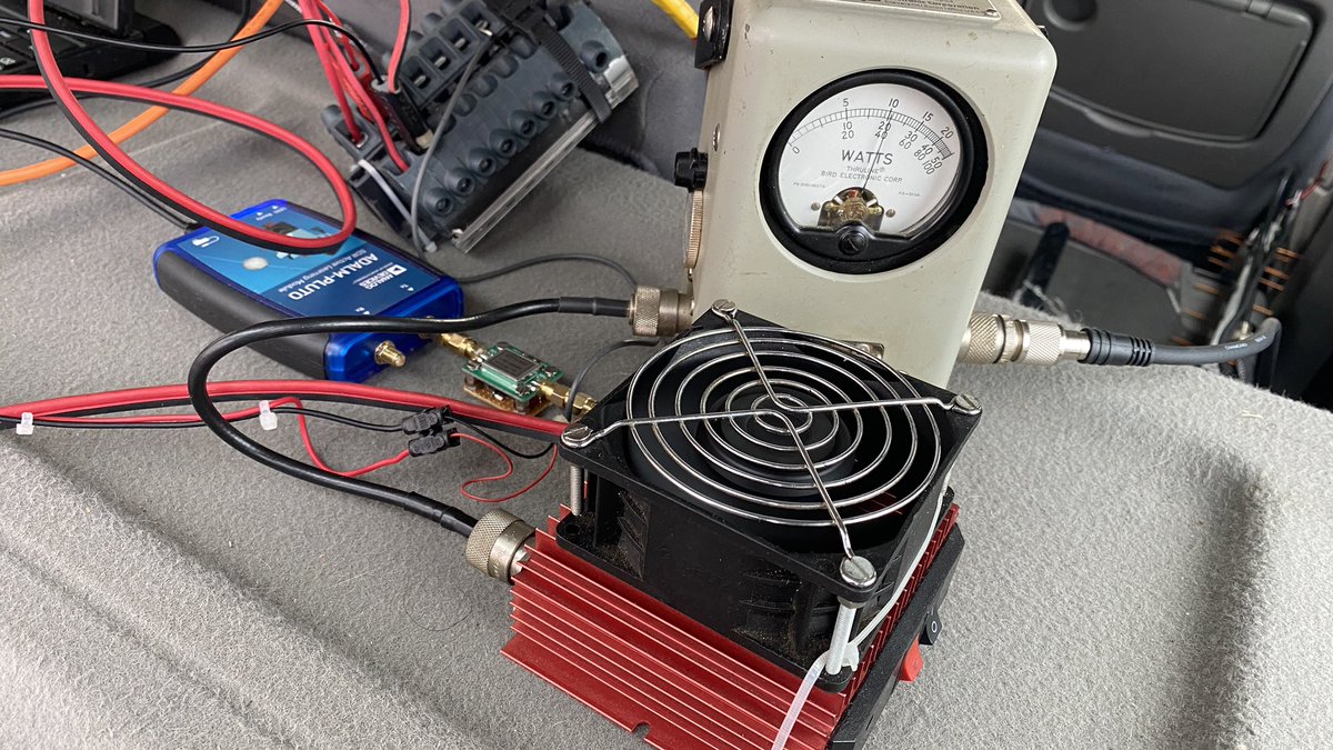 LE_F4GXS's tweet photo. Test grandeur nature dans le centre de Nantes en DATV 437MHz avec l’ADRASEC44.
2 batteries 12v 40Ah en parallèle, ça tiens parfaitement !
#HamRadio #AmateurRadio #RadioAmateur #DATV #Test #70cmBand #Nantes #Adrasec44 #LoireAtlantique https://t.co/sqCqA7v2ix