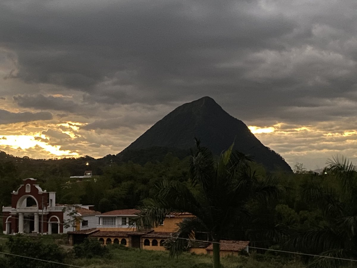 WFPBischoff's tweet photo. Checking out the mandarina and lemon citrus on the hillsides around Venecia and the Cerro Tusa. https://t.co/hoTCdXC4Ap
