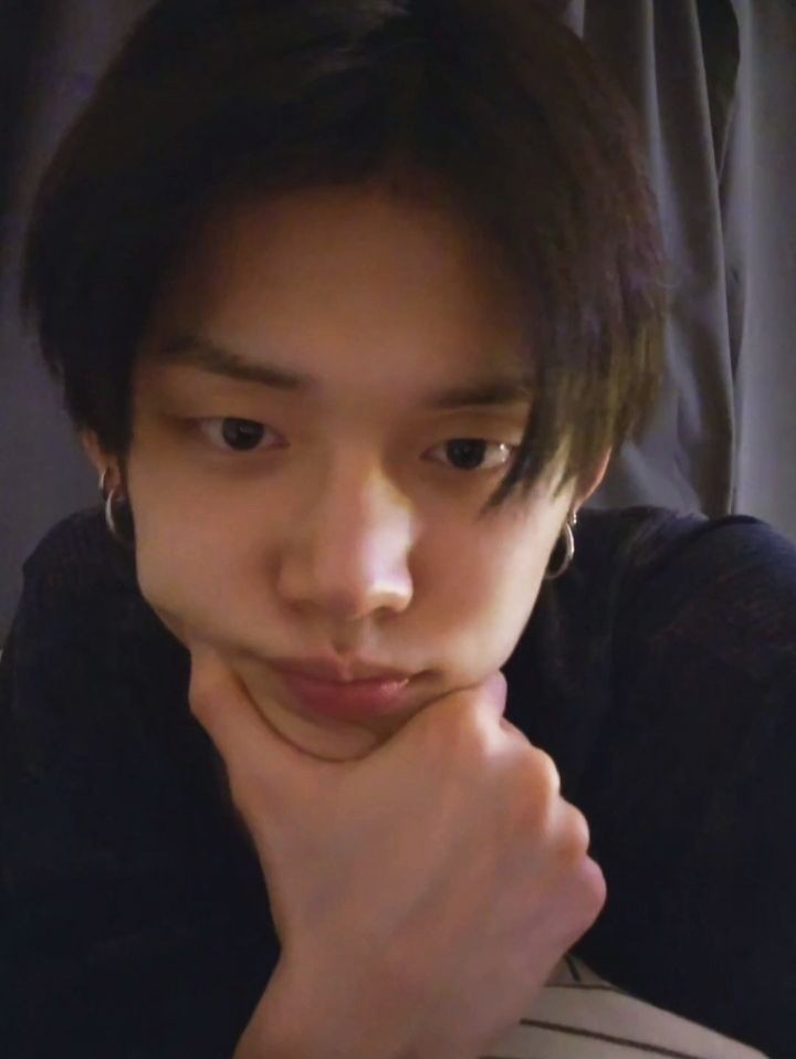 yeonieju's tweet photo. ⠀ 
                  @𝙮𝙚𝙤𝙣𝙞𝙚𝙟𝙪 ➪ 𝘁𝘄𝘁 update
                     📌 [ 𝟐 𝐩𝐢𝐧𝐧𝐞𝐝 𝐢𝐦𝐚𝐠𝐞𝐬 ]

#/𝘆𝗮𝘄𝗻𝘇𝘇𝗻 ★ march. 16
позади тяжёлая рабочая неделя, но вчера у меня выдался настолько активный день, что сегодня силы у меня есть только на сон и дорамы https://t.co/JsvDD2ZpiP