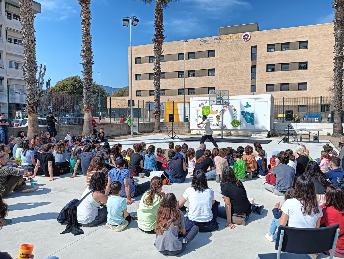 AFAMarNova's tweet photo. Una gran jornada #ResistArtFest @EscolaMarNova #somcomunitateducativa #somtribu #mAgradaLaMevaEsxola https://t.co/mGwBeVFOqg