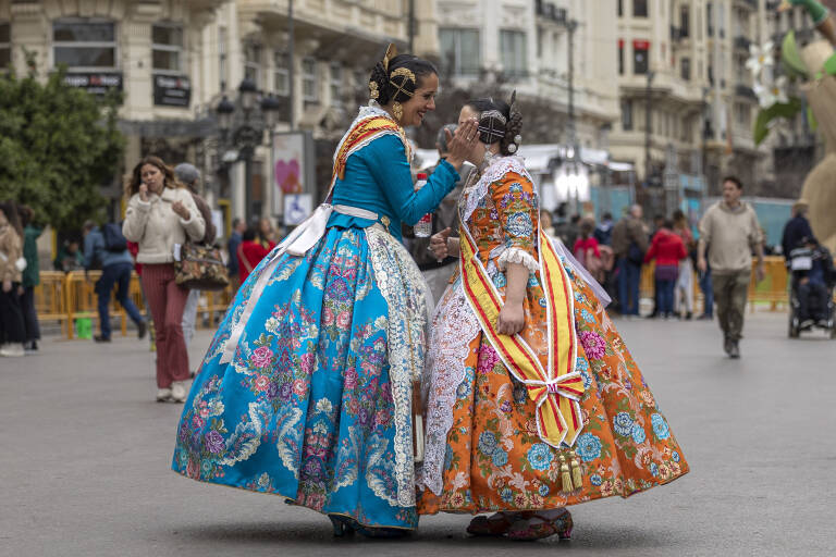 ANGELNIMO8's tweet photo. En Fallas.
#enfallas #valencia https://t.co/Wp9x8zKoHj