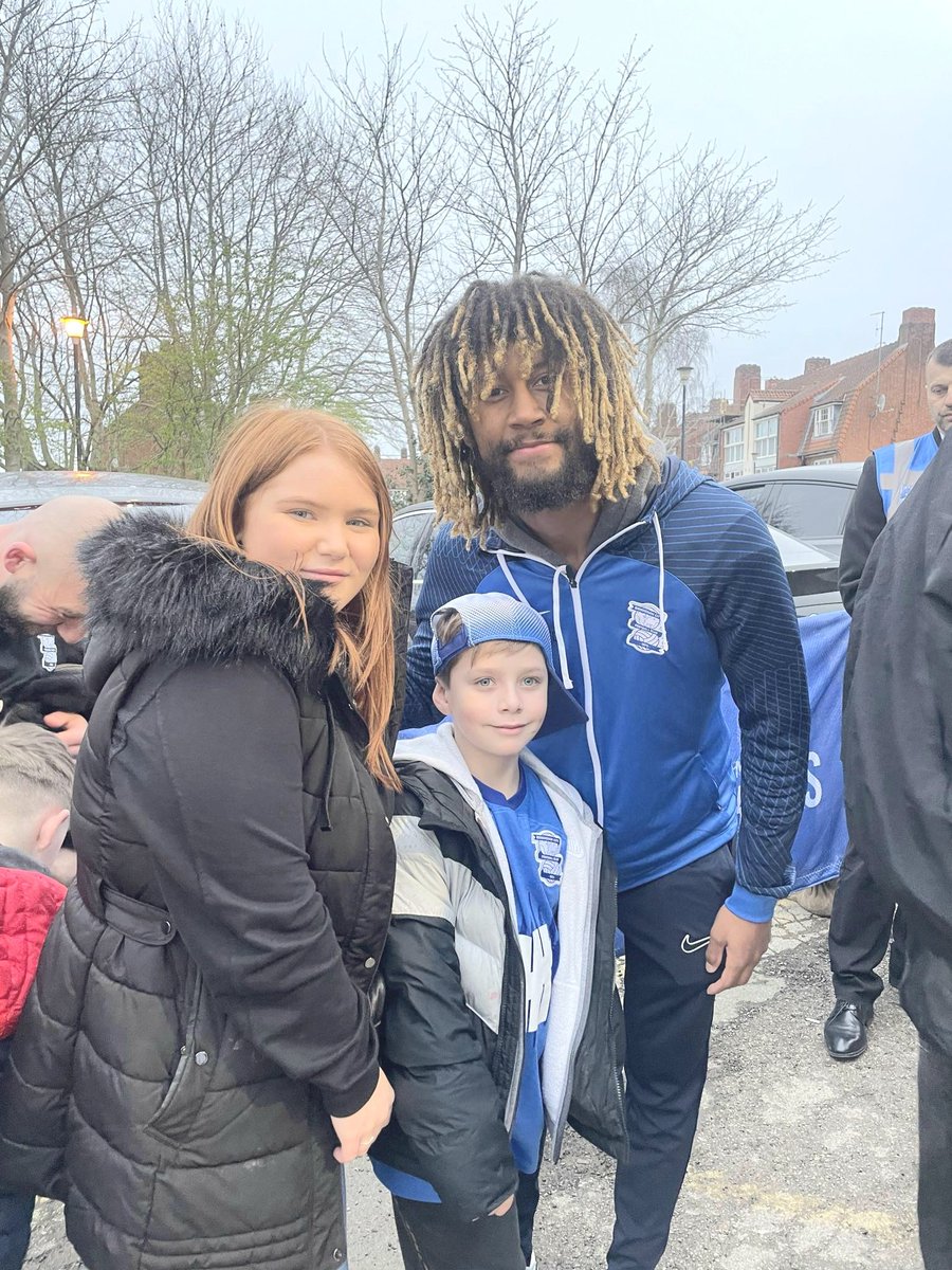 MattyPbcfc's tweet photo. My eldest daughter meeting one of her favourite players today @SandowRs 💙 https://t.co/UAP5TkGkGy