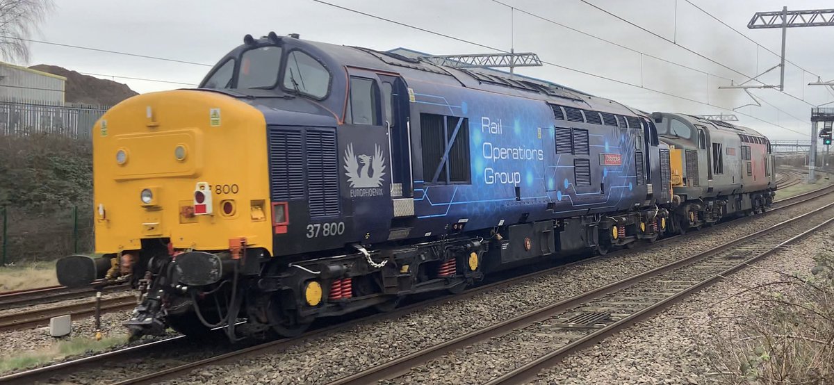 Richphillips50's tweet image. Well at least we know the power handle and horn work on 608! Thanks again fella 👌missed you this morning as was walking the dogs 🐕 🤦‍♂️#topdriver #class37 #tractor #mml