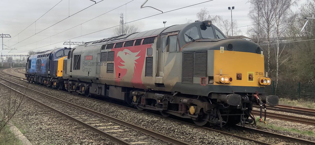 Richphillips50's tweet image. Well at least we know the power handle and horn work on 608! Thanks again fella 👌missed you this morning as was walking the dogs 🐕 🤦‍♂️#topdriver #class37 #tractor #mml