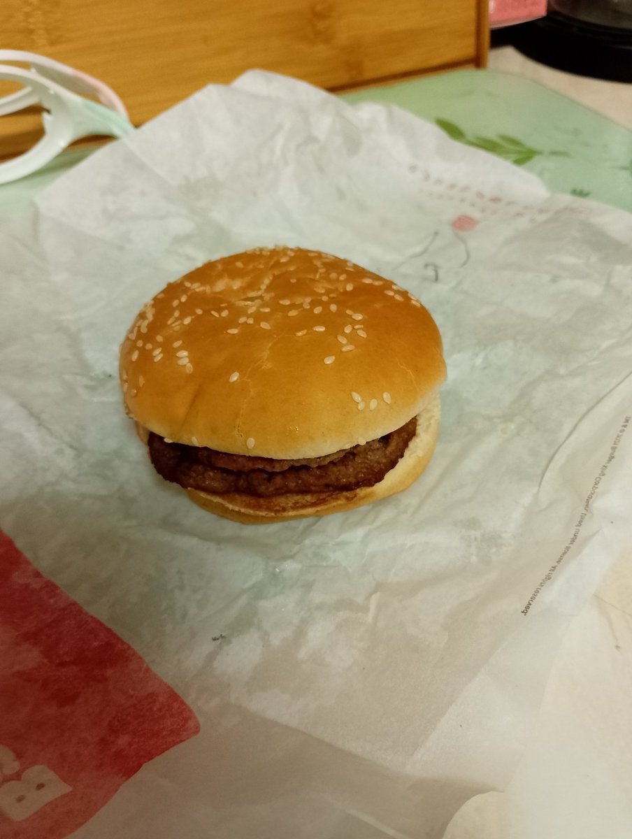 Shazsterg's tweet photo. @BurgerKingUK I thought the burger in the BBQ King Box Meal came with more than just sauce 😒😒😒😒 not very happy I have had to add cold gherkins and cheese slice to my burge at home 😭😭😭😭😭 https://t.co/kd3yGVnh7I